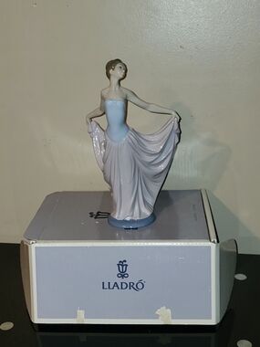 Lladro 12"  Porcelain Ballerina Figurine - New With Original Box